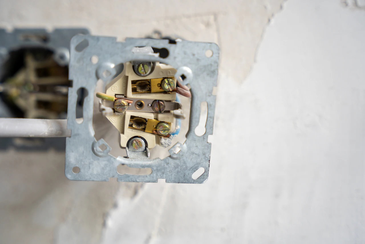 Installation av uttag och strömbrytare